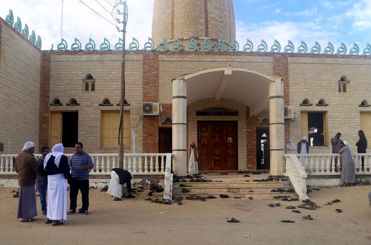 Мечеть эр-Роуда неподалеку от города Эль-Ариш, где произошел теракт. 25 ноября 2017