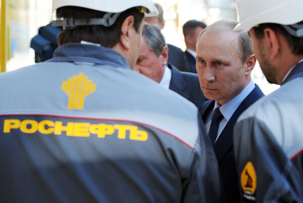 Президент России Владимир Путин во время посещения Туапсинского НПЗ «Роснефти» Президент России Владимир Путин во время посещения Туапсинского НПЗ «Роснефти»