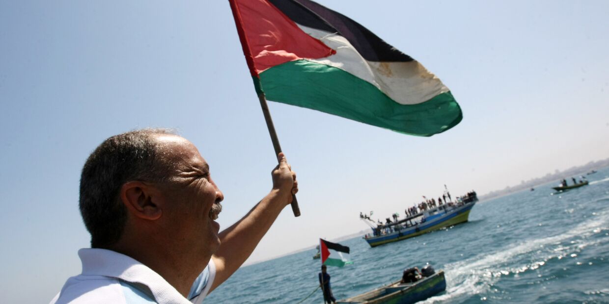 Жители Палестины приветствуют Флотилию свободы. 2010 год