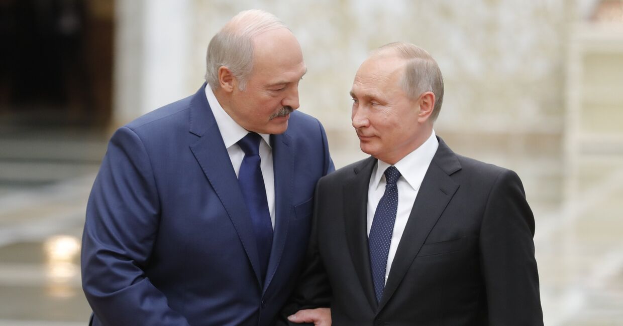 Президент РФ Владимир Путин и президент Белоруссии Александр Лукашенко на встрече глав ОДКБ в Минске. 30 ноября 2017