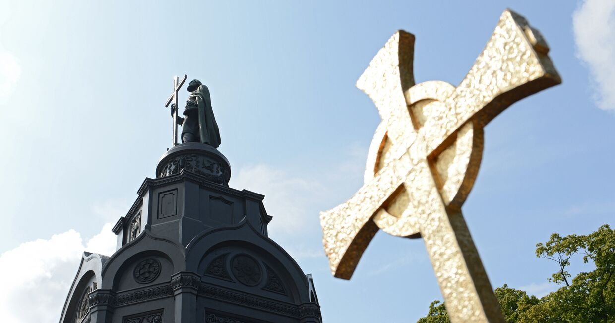 Памятник святому равноапостольному князю Владимиру на Владимирской горке в Киеве