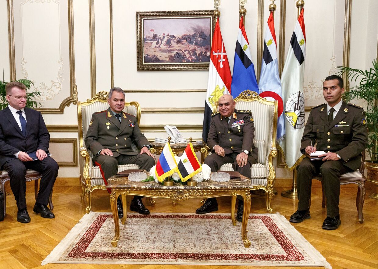 Министр обороны РФ Сергей Шойгу и министр обороны Египта Седки Собхи во время встречи. 29 ноября 2017