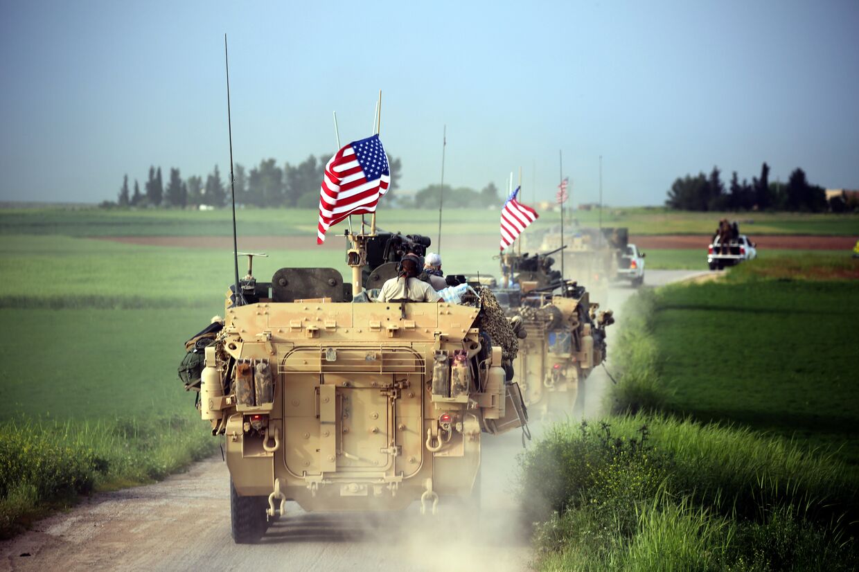 Военные США занимают позиции возле деревни Дарбасия, Сирия