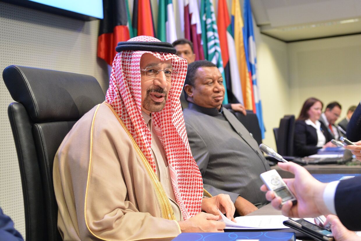 Министр энергетики Саудовской Аравии Халид аль-Фалих дает интервью в рамках 173-го заседания ОПЕК. 30 ноября 2017