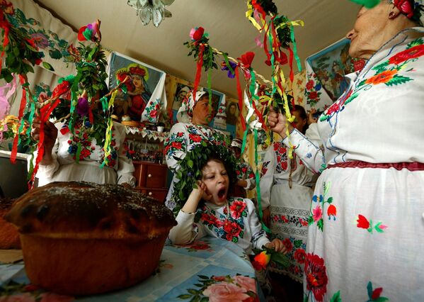 Жители Белорусской деревни Погост проводят языческий ритуальный обряд