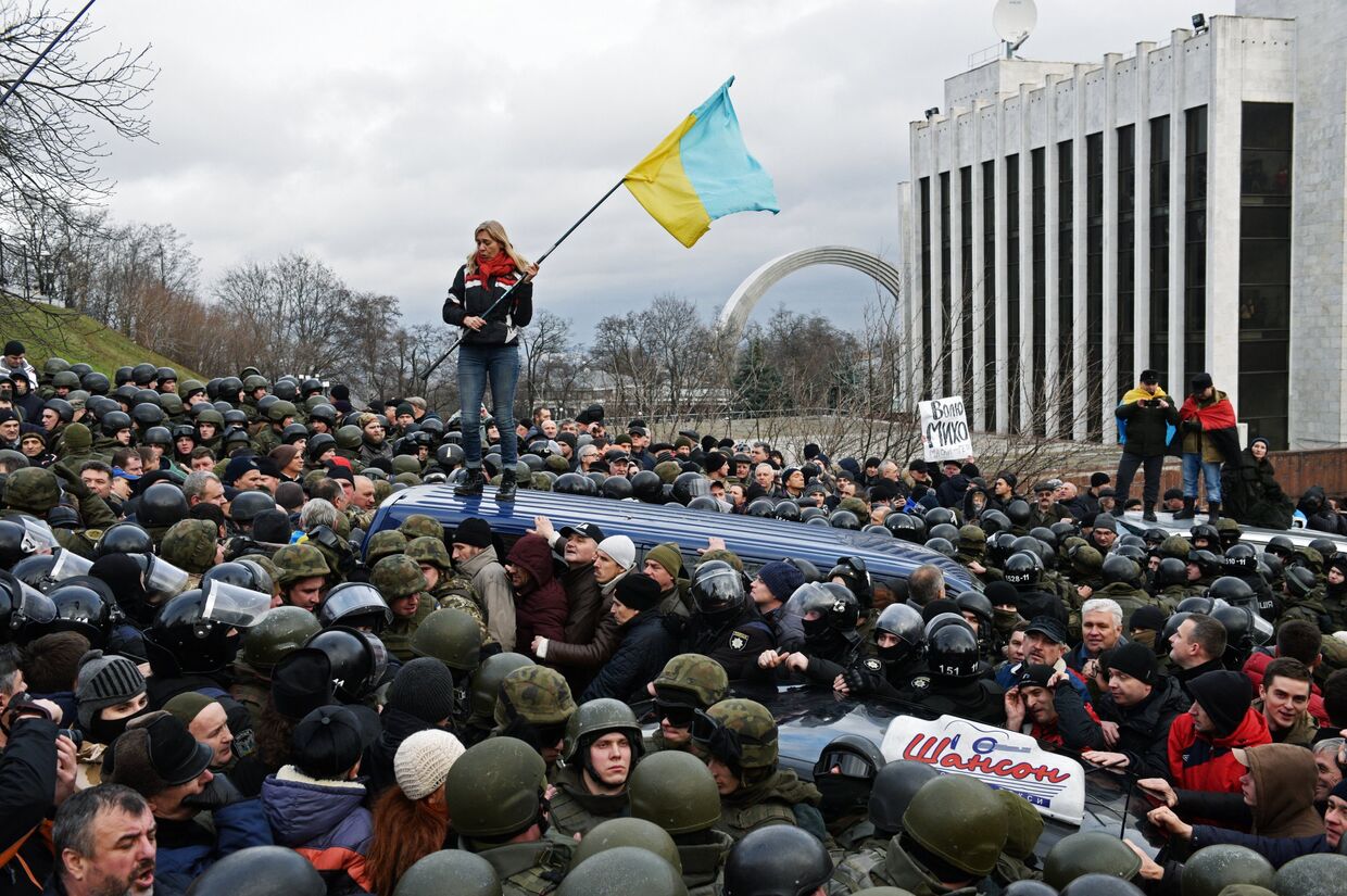 Сторонники Михаила Саакашвили во время столкновений с правоохранительными органами