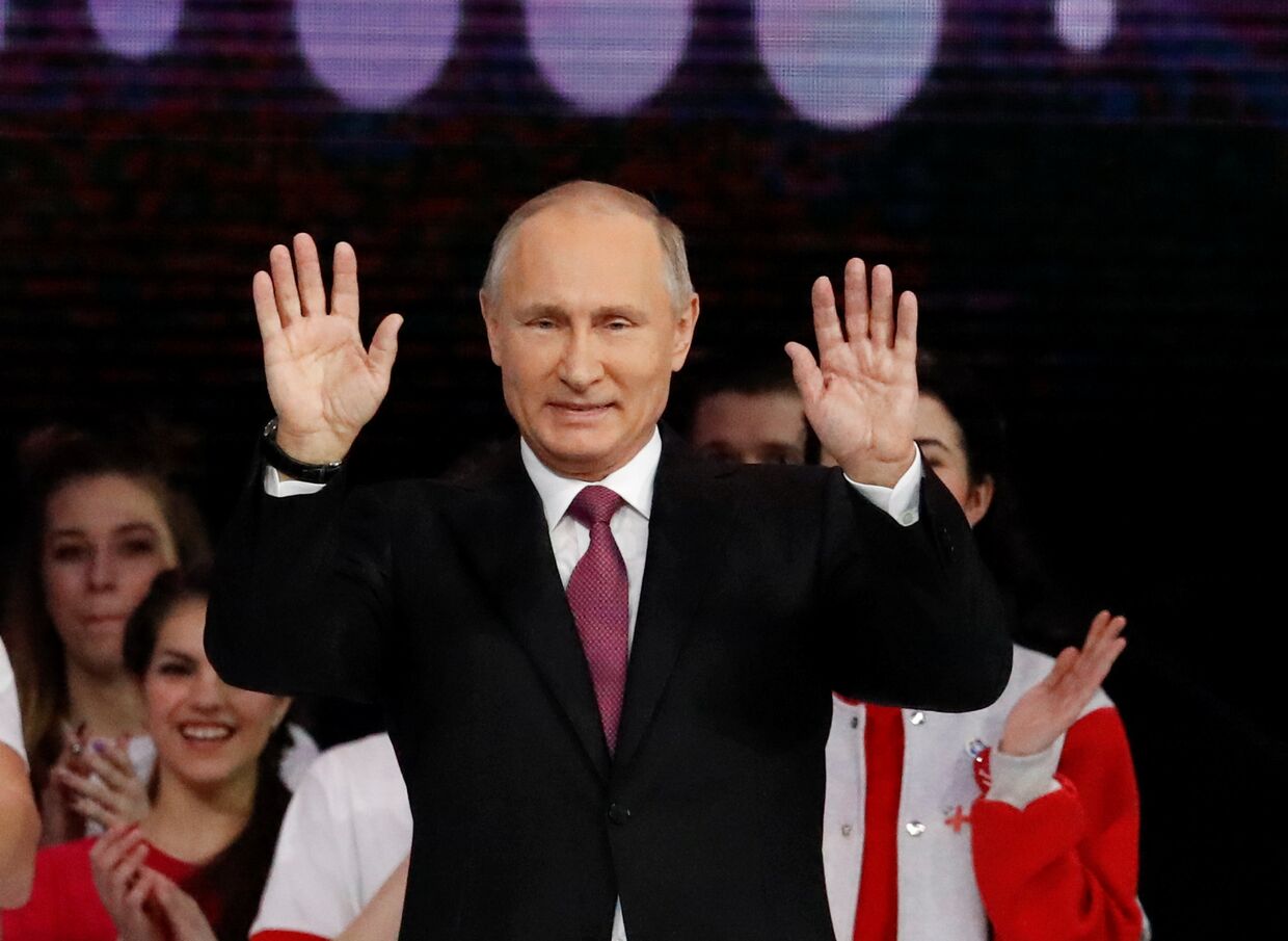 Президент РФ Владимир Путин на церемонии вручения премии «Доброволец России - 2017»