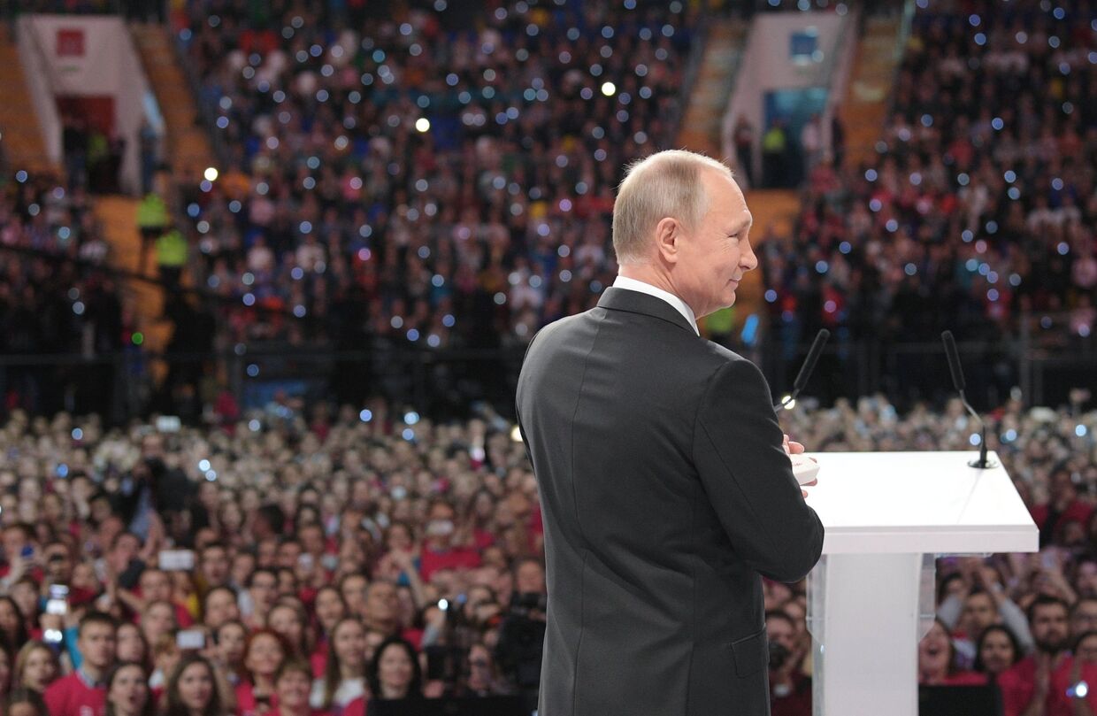 Президент РФ В. Путин принял участие в церемонии вручения премии Доброволец России - 2017