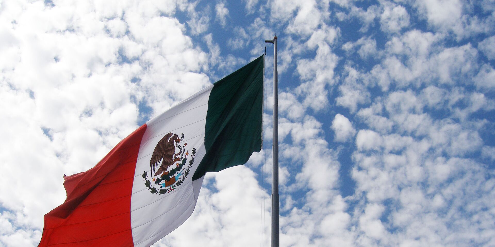 Флаг Мексики на центральной площади Мехико. Архивное фото - ИноСМИ, 1920, 21.03.2023
