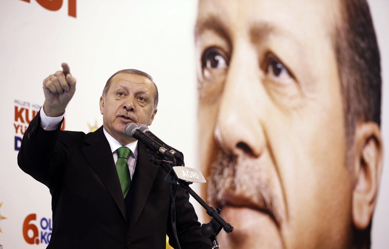 Выступление президента Турции Реджепа Тайипа Эрдогана перед активистами правящей Партии справедливости и развития,Агры. 3 декабря 2017