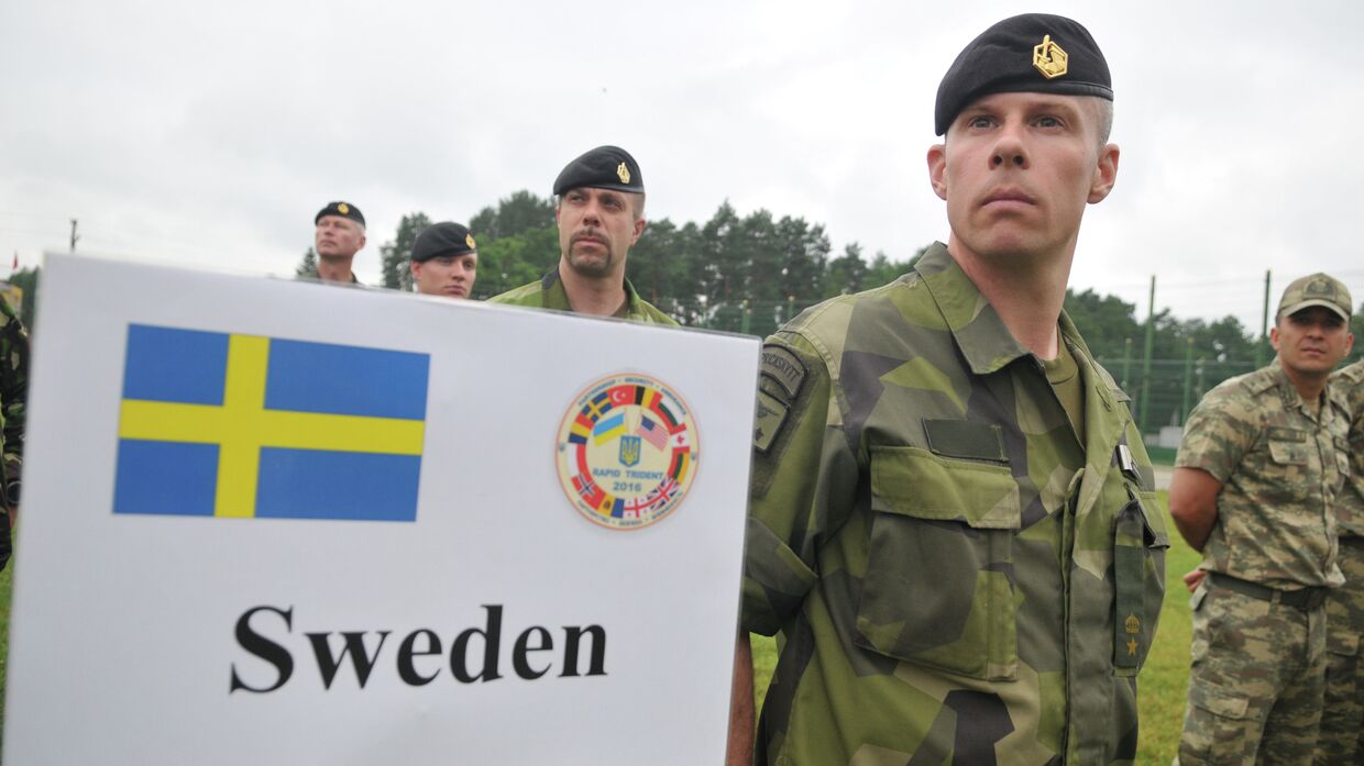 Военнослужащие ВС Швеции во время Международных военных учений Rapid trident-2016 на территории Яворивского полигона во Львовской области