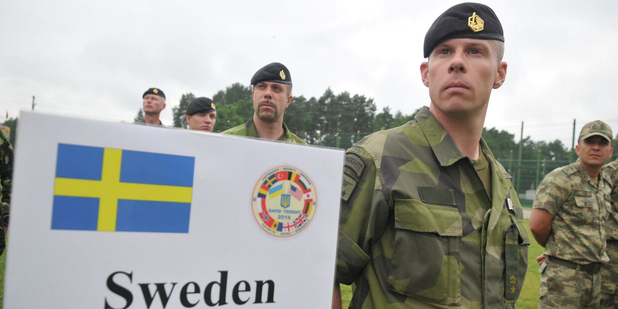 Военнослужащие ВС Швеции во время Международных военных учений Rapid trident-2016 на территории Яворивского полигона во Львовской области