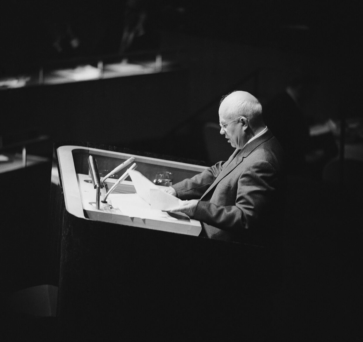 11 октября 1960. Советский лидер Никита Хрущев выступает на Генеральной ассамблее ООН в Нью-Йорке