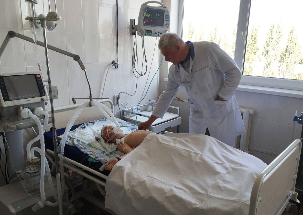 Семилетний мальчик, пострадавший при обстреле севера Горловки Донецкой области, в реанимации городской больницы
