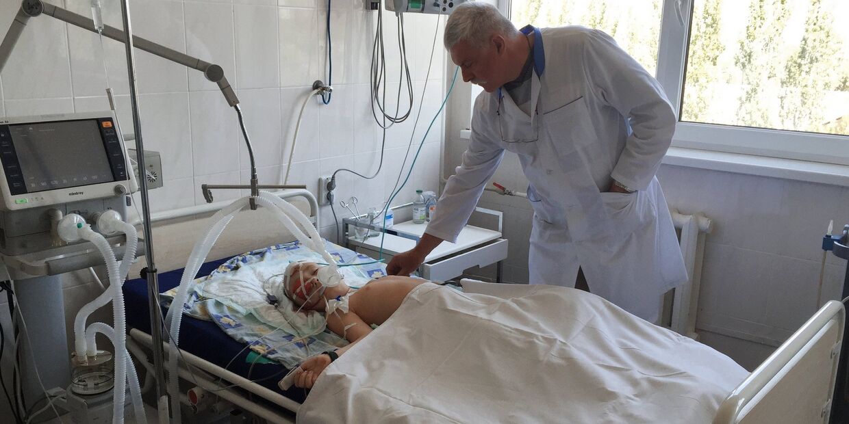 Семилетний мальчик, пострадавший при обстреле севера Горловки Донецкой области, в реанимации городской больницы