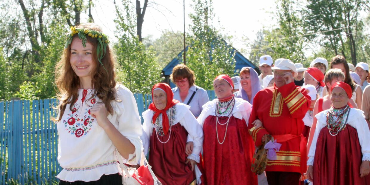 Русский фольклорный праздник «Каравон» открылся в селе Никольское Русский фольклорный праздник «Каравон» открылся в селе Никольское