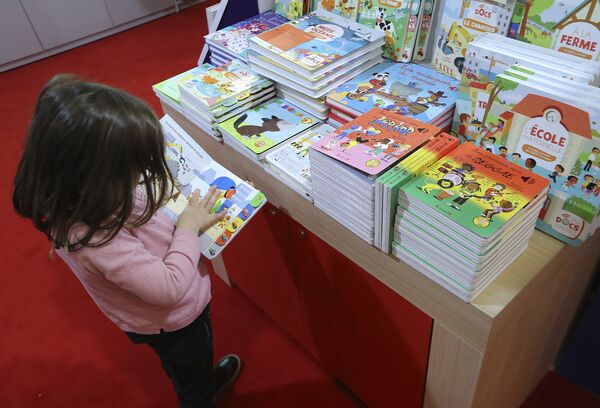 Ребеной на книжной ярмарке в Пириже Ребеной на книжной ярмарке в Пириже