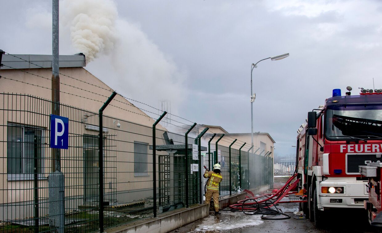 Пожарные на месте взрыва газопровода в Баумгартене, Австрия