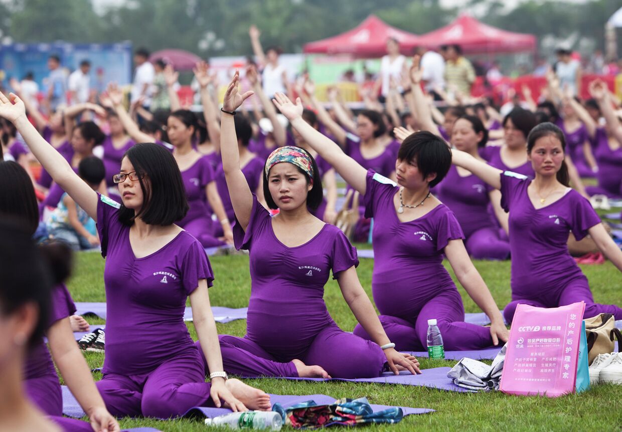 505 беременных женщин приняли участие в занятиях йогой что бы побить мировой рекорд Гиннеса