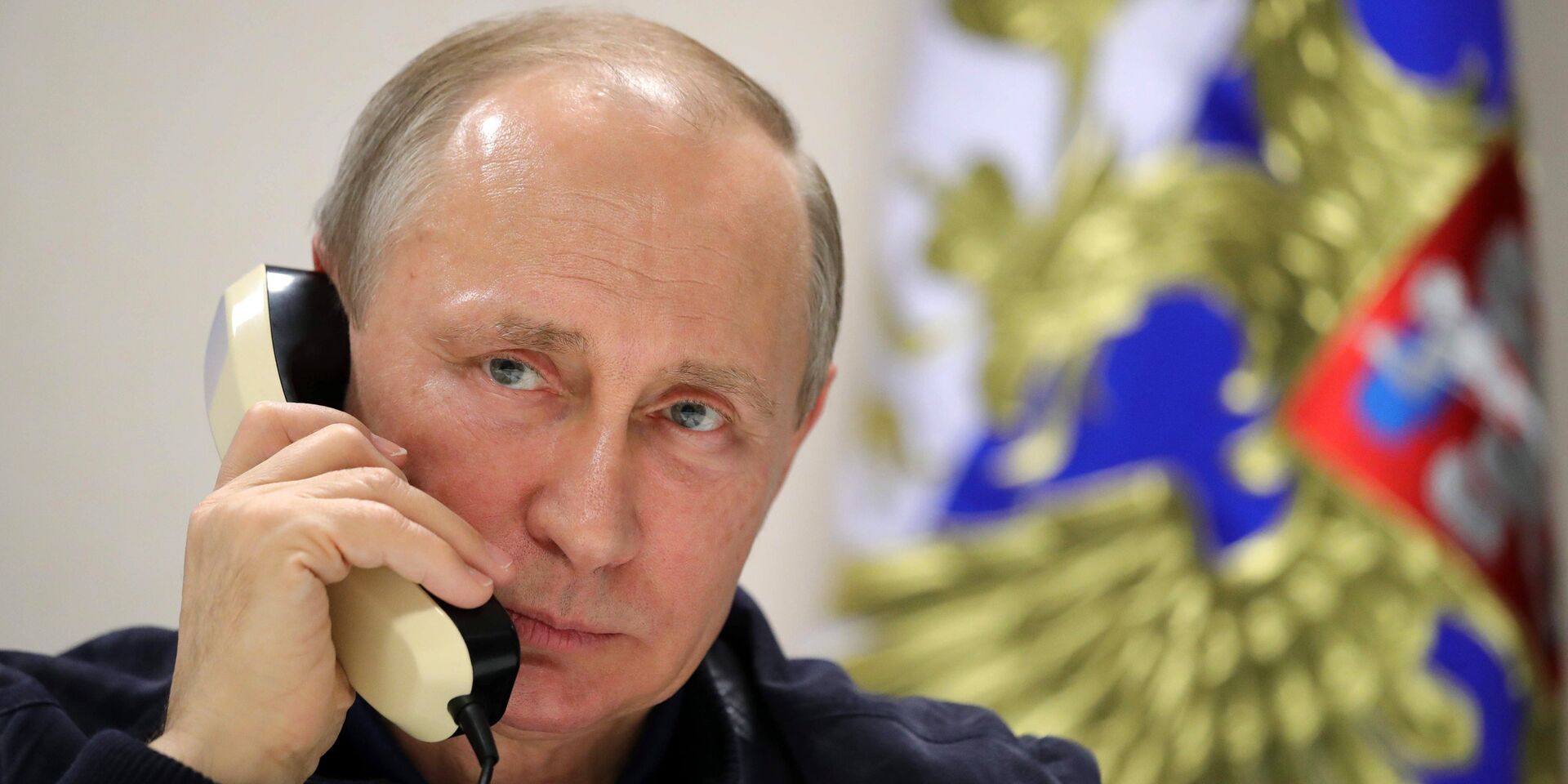 Президент РФ Владимир Путин во время телефонного разговора с президентом Турции Тайипом Эрдоганом. 23 июня 2017 - ИноСМИ, 1920, 18.11.2022