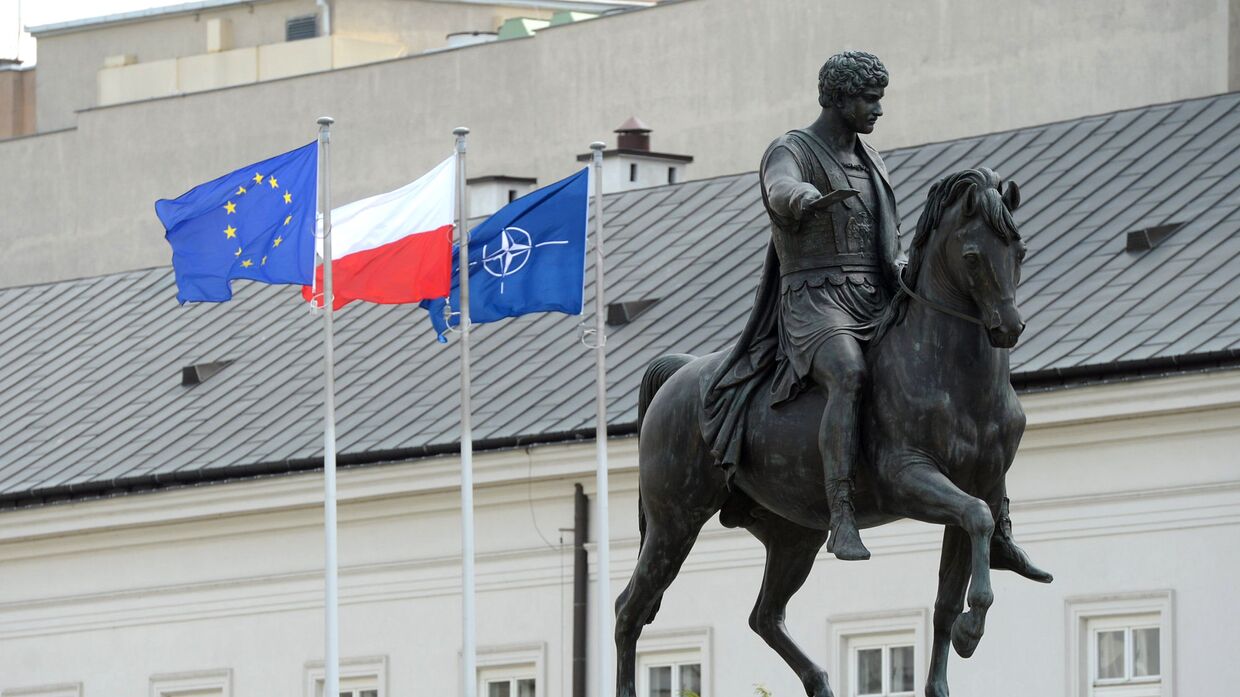Флаги Польши, ЕС и НАТО в Варшаве
