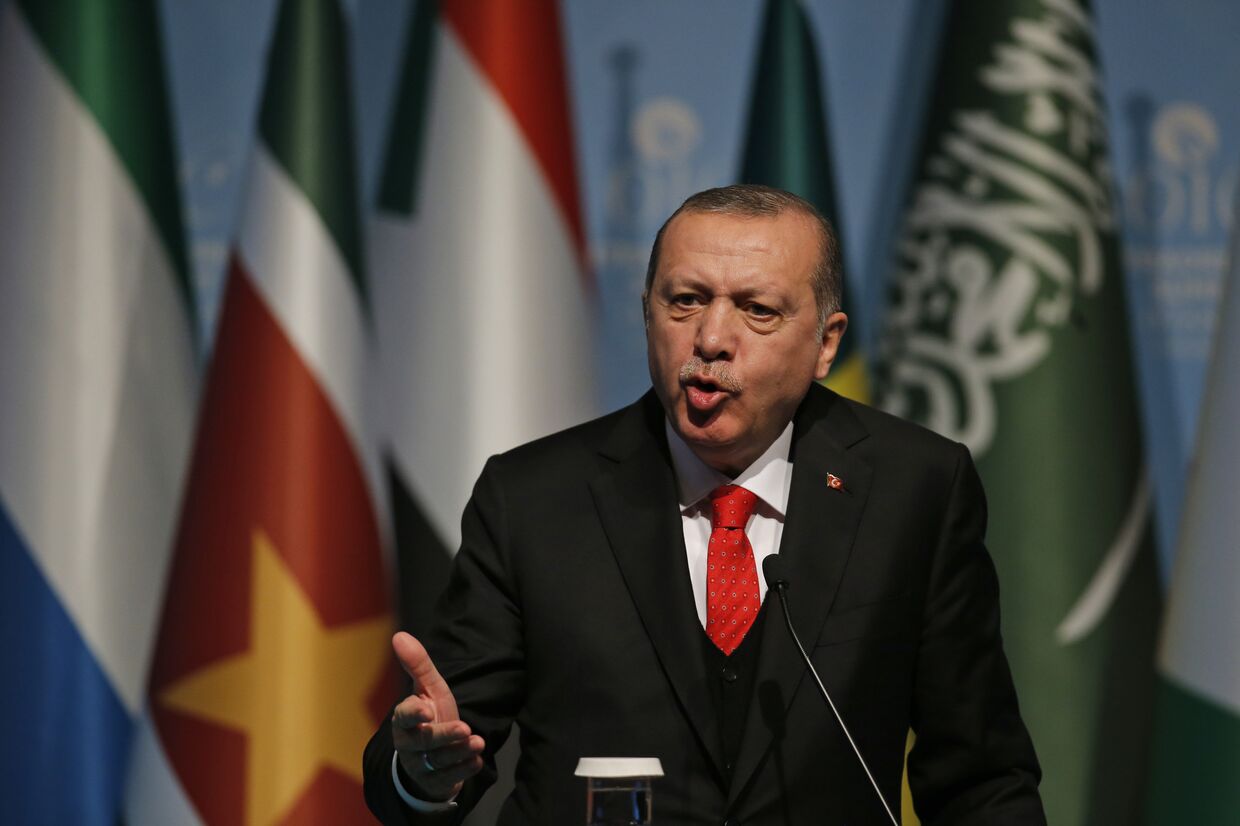 Президент Турции Реджеп Тайип Эрдоган на пресс-конференции по итогам чрезвычайного саммита Организации исламского сотрудничества в Стамбуле. 13 декабря 2017