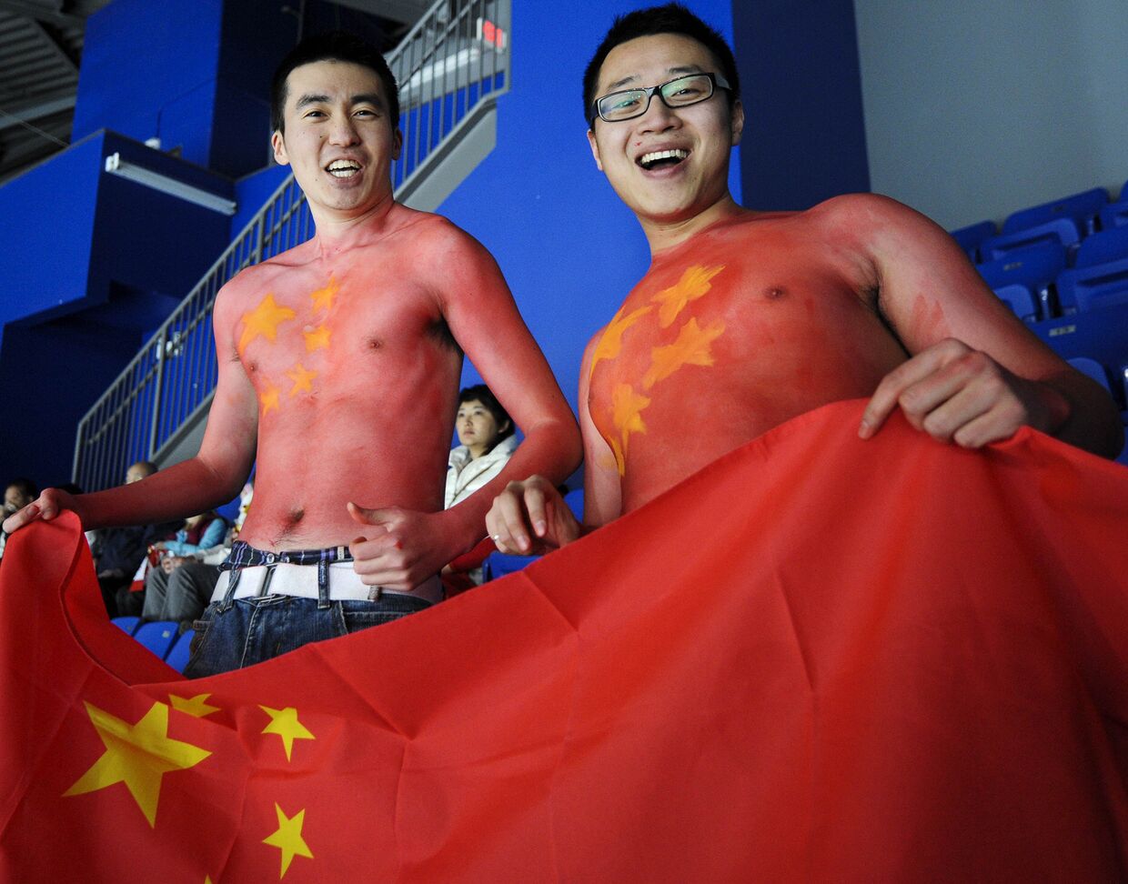 Китайские болельщики во время хоккейного матча на XXI зимних Олимпийских играх в Ванкувере