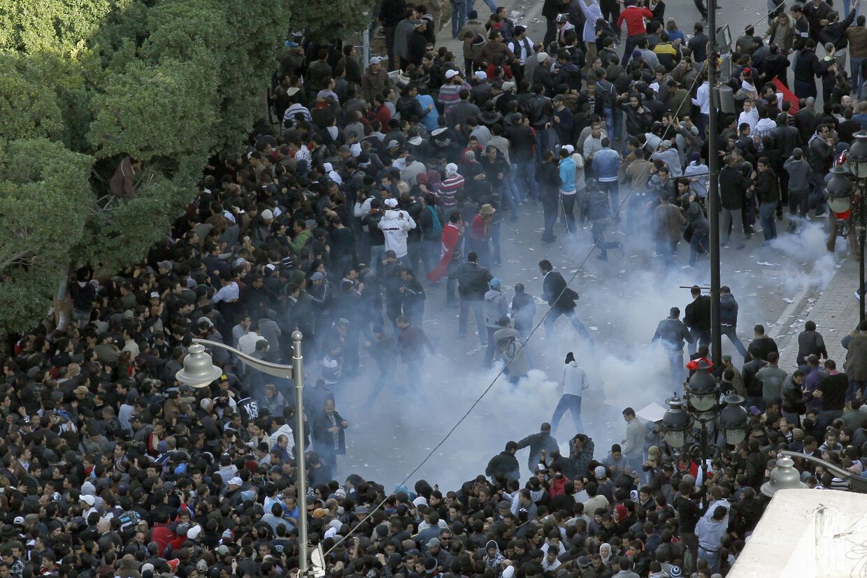 Столкновение во время акции протеста в Тунисе 14 января 2011 года