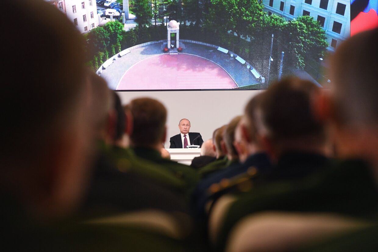Президент РФ В. Путин принял участие в расширенном заседании коллегии министерства обороны