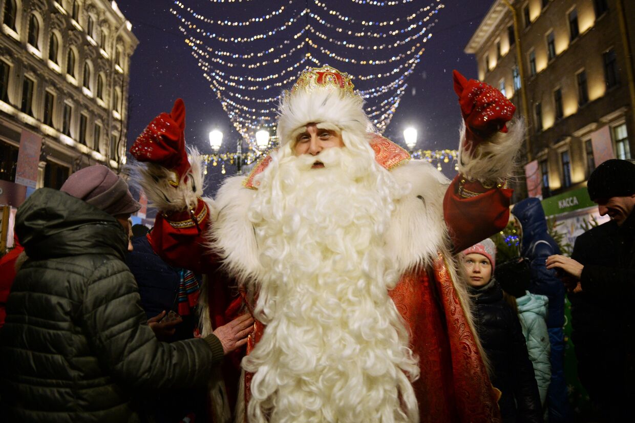 Дед Мороз из Великого Устюга во время встречи с жителями Санкт-Петербурга. 23 декабря 2017