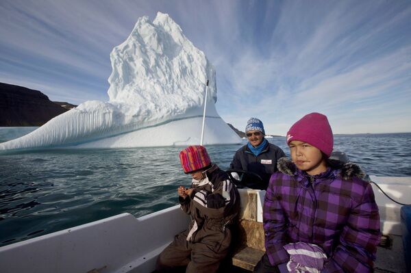 Семья гренландских инуитов Семья гренландских инуитов