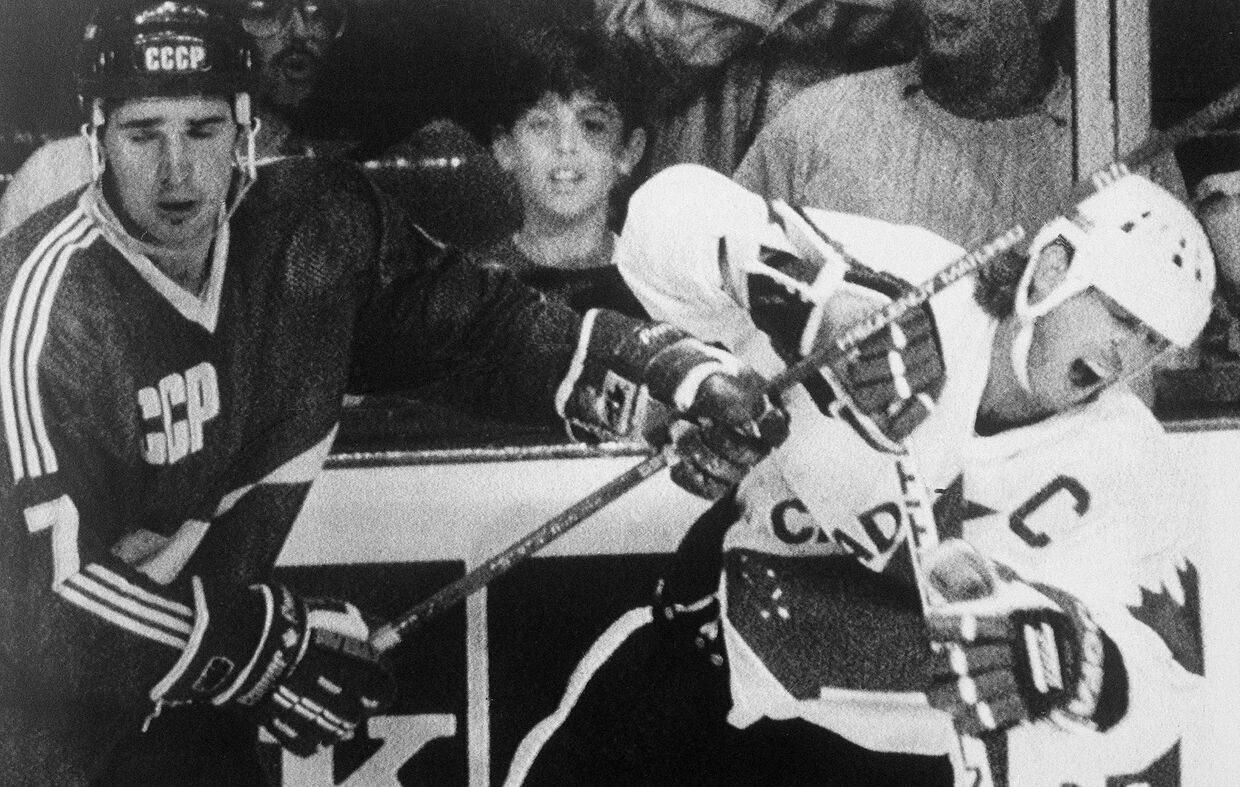 Драка между хоккеистами команд СССР и Канады