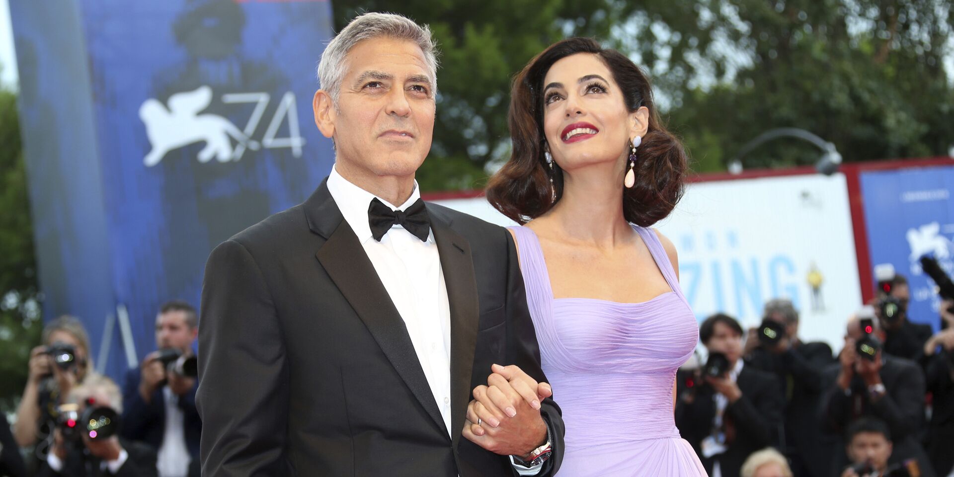 Джордж Клуни с супругой Амаль - ИноСМИ, 1920, 09.10.2022