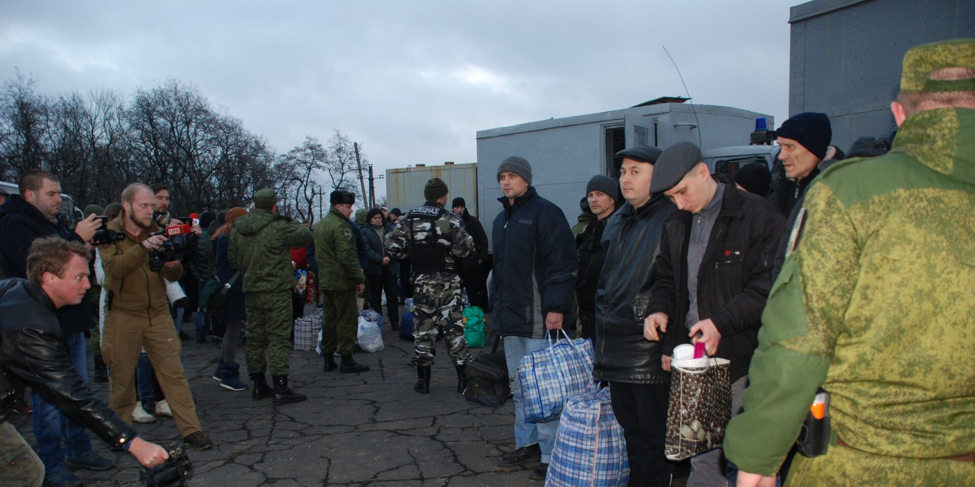 Обмен военнопленными между ДНР и Украиной в Донецкой области. 27 декабря 2017 - ИноСМИ, 1920, 06.06.2023