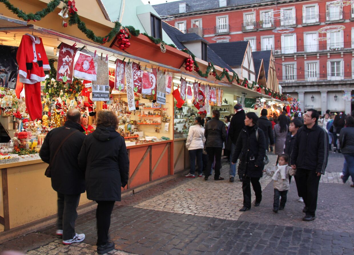 Рождественский базар на площади  Пласа де Армас. Мадрид