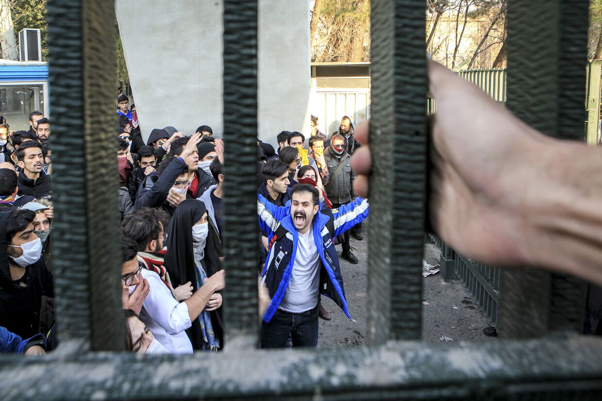 Участники акции протеста в Тегеране, Иран