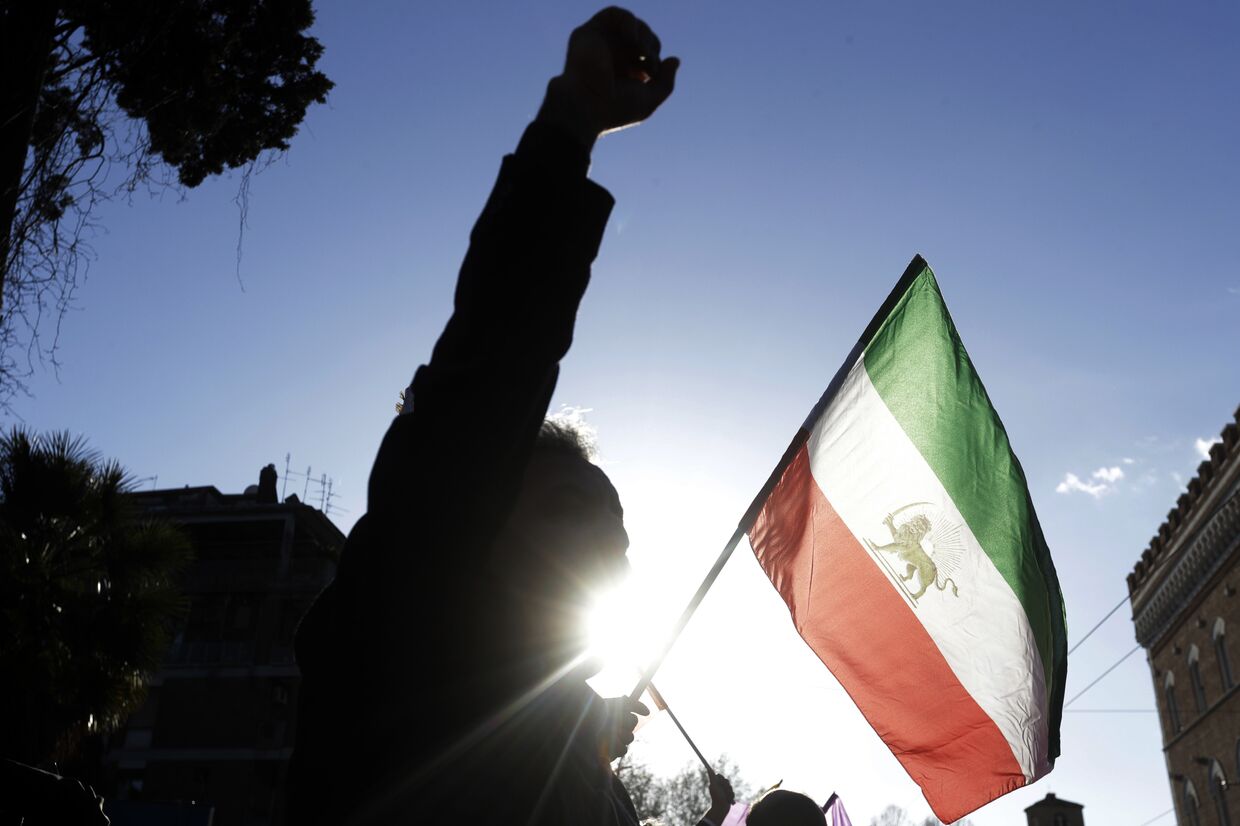 Участники демонстрации в поддержку правительства Ирана в Риме. 3 января 2017