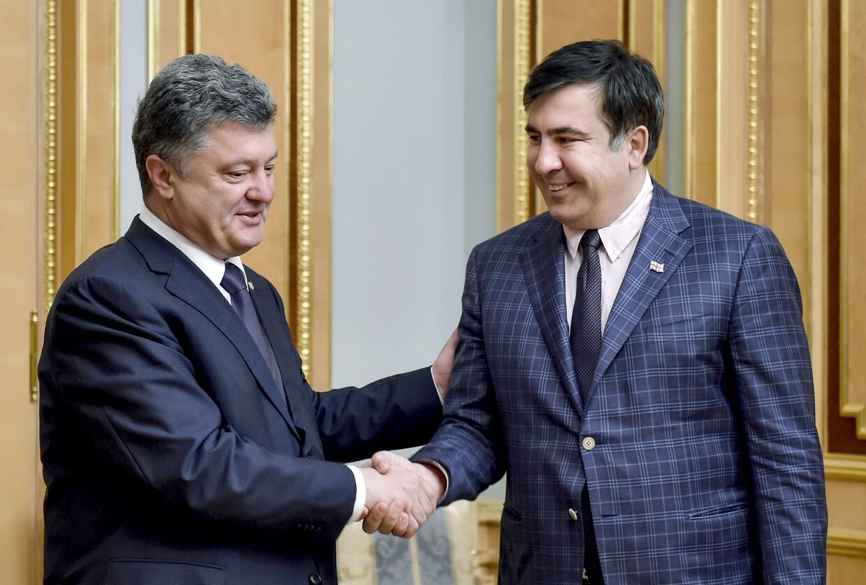 Президент Украины Петр Порошенко и председатель Одесской областной государственной администрации Михаил Саакашвили