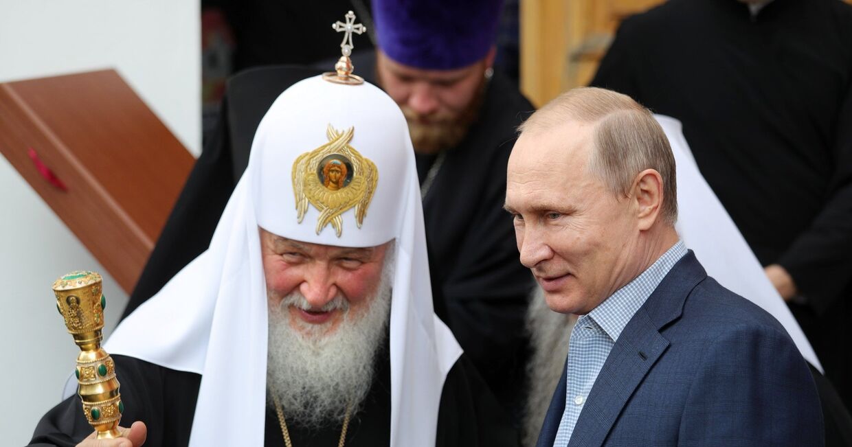 Президент РФ Владимир Путин и патриарх Московский и всея Руси Кирил на Валааме. 11 июля 2017