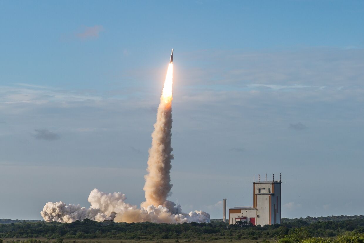 Старт ракеты Ariane-5  со спутниками связи с космодрома Куру. 5 октября 2016