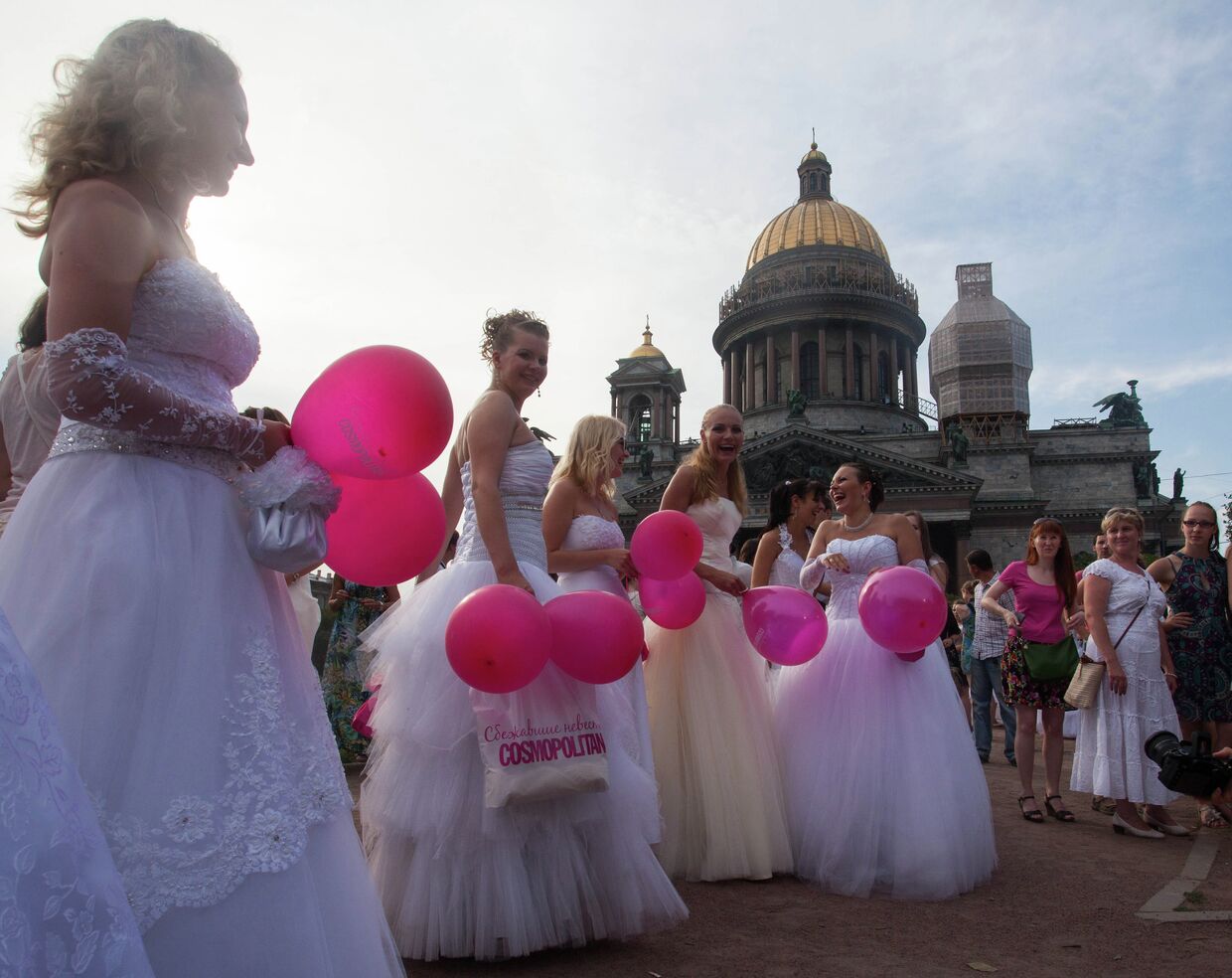 Флешмоб «Сбежавшие невесты» в Петербурге