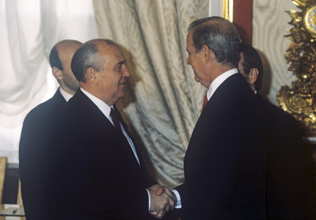 Михаил Сергеевич Горбачев и Джеймс Бейкер, 1990 год