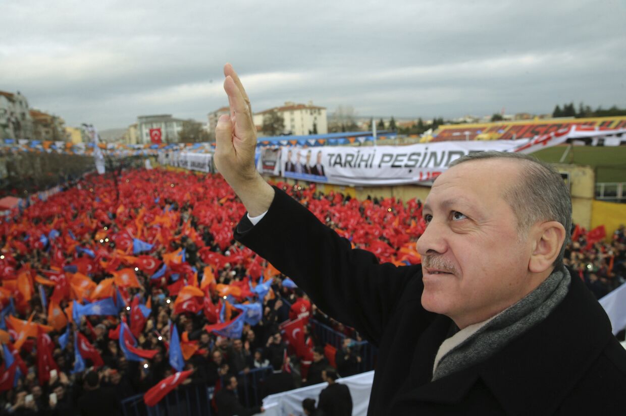 Президент Турции Реджеп Тайип Эрдоган во время обращения к своим сторонникам в Усаке в западной Турции. 20 января 2018