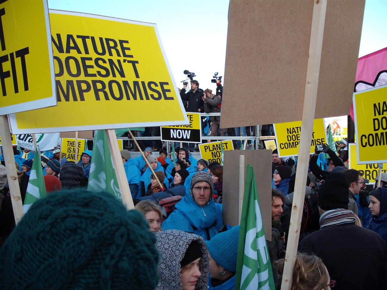 Участники протестов на саммите ООН по климату в Копенгагене в 2009 году