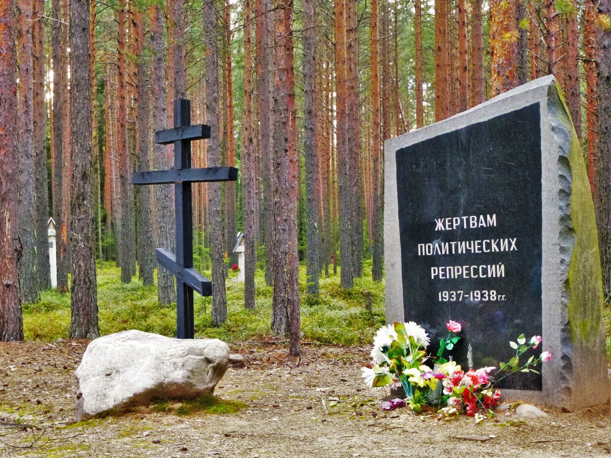 Памятник в местечке «Красный Бор» под Петрозаводском