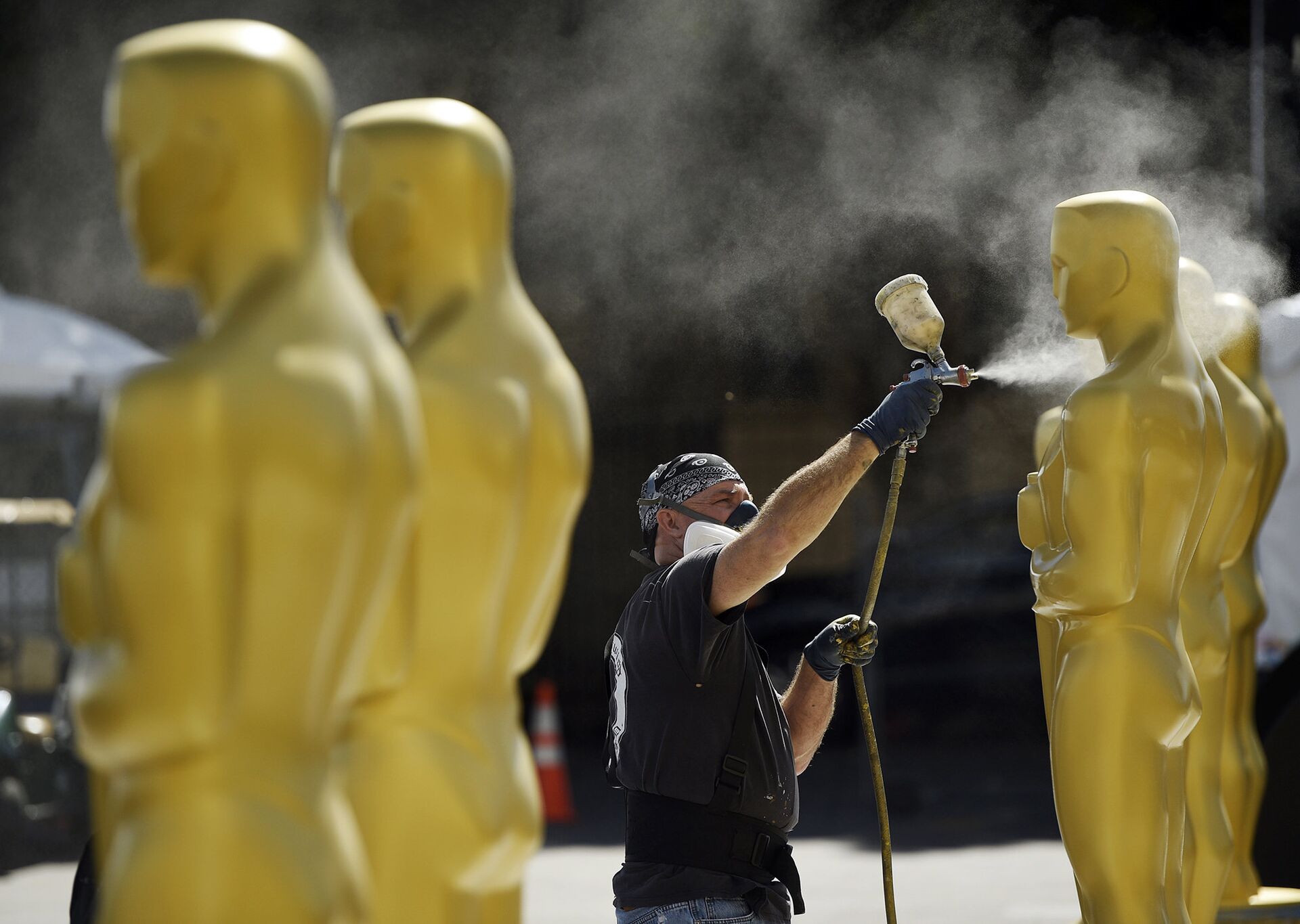 Подготовка статуй для премии Оскар в Лос-Анджелесе - ИноСМИ, 1920, 09.09.2020