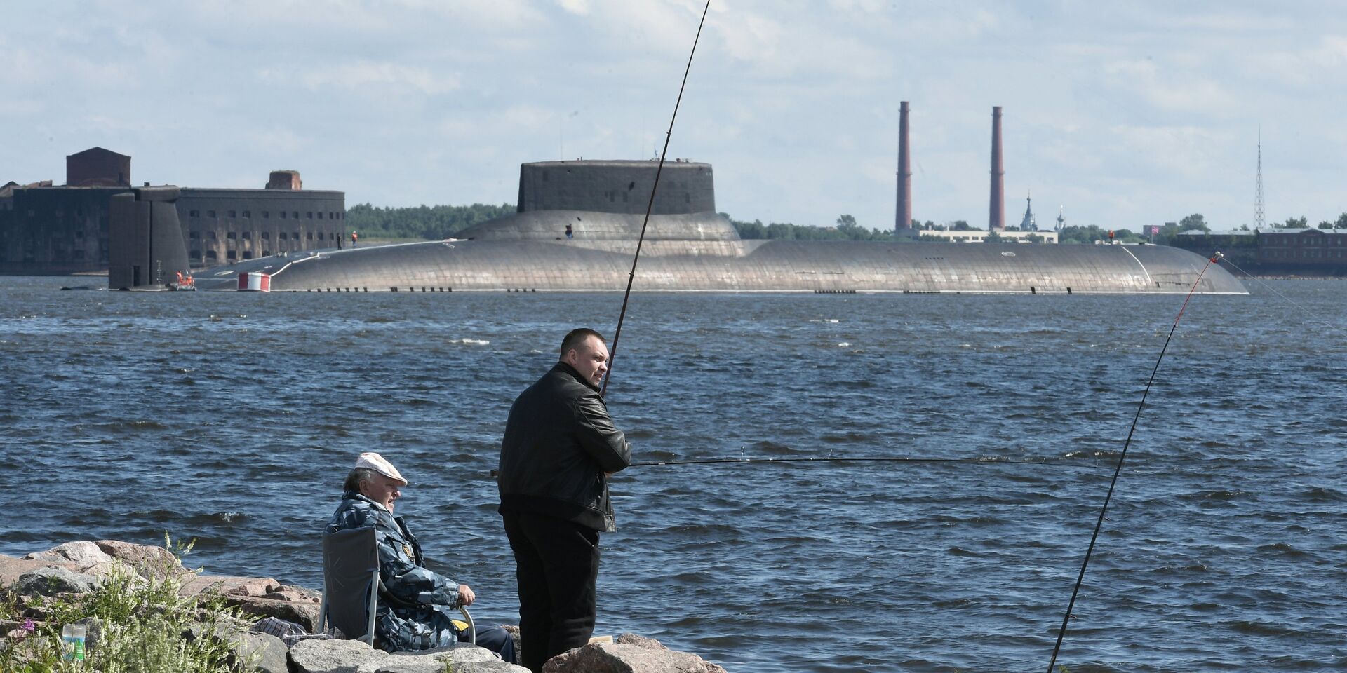 Подводная лодка Дмитрий Донской прибыла в Кронштадт, чтобы принять участие в параде в честь Дня ВМФ. 26 июля 2017 - ИноСМИ, 1920, 07.02.2023