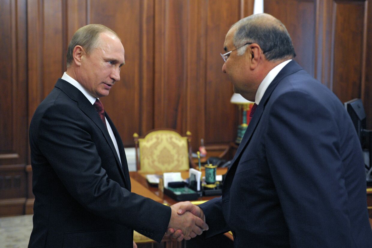 Президент России Владимир Путин и  Алишер Усманов во время встречи в Кремле