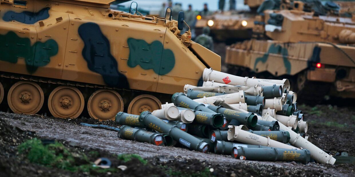 Подготовка турецких военных к боевым действиям в провинции Хатай недалеко от границы с Сирией