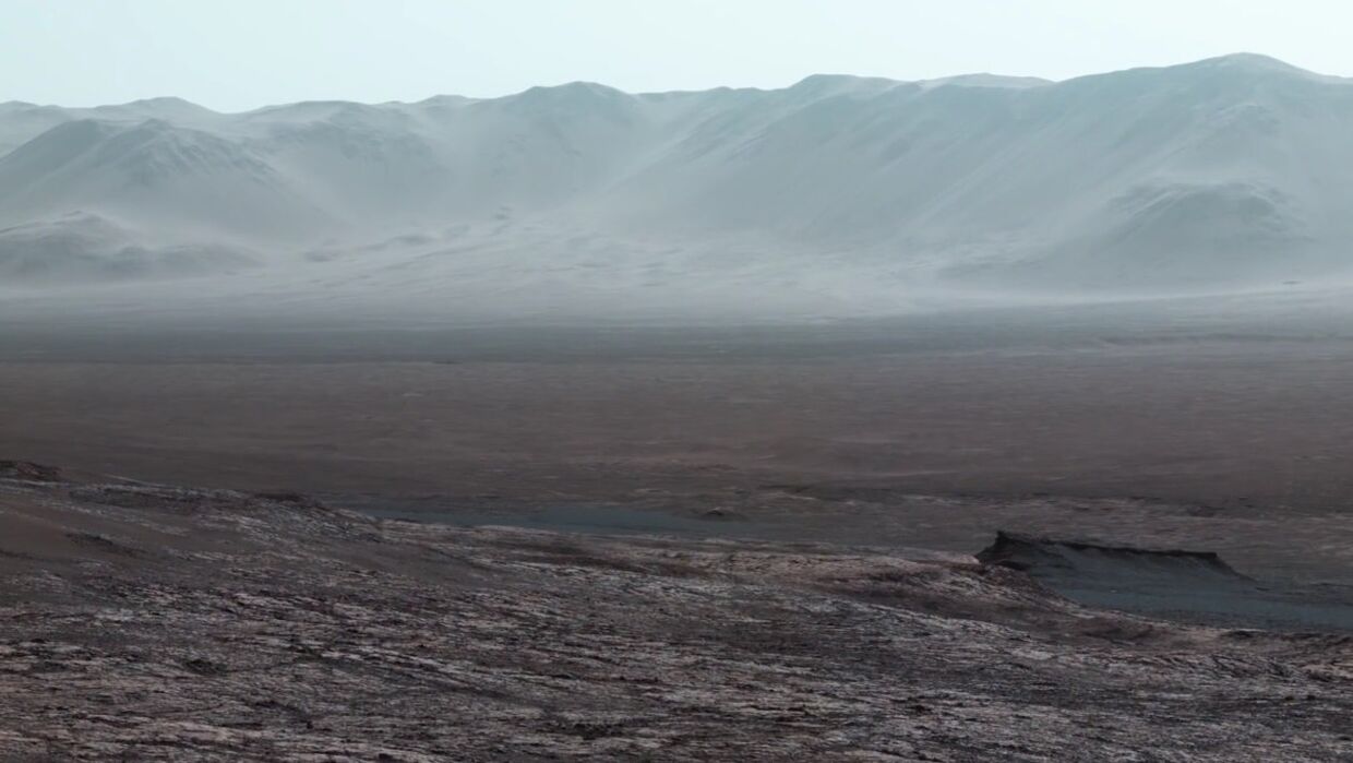 Прогулка по марсианскому кратеру